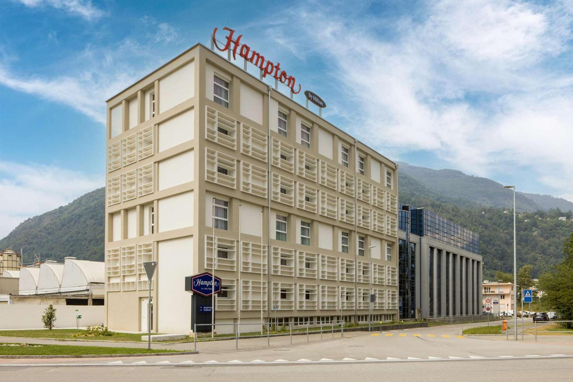 Hotel Hampton By Hilton Locarno Losone Exteriér fotografie